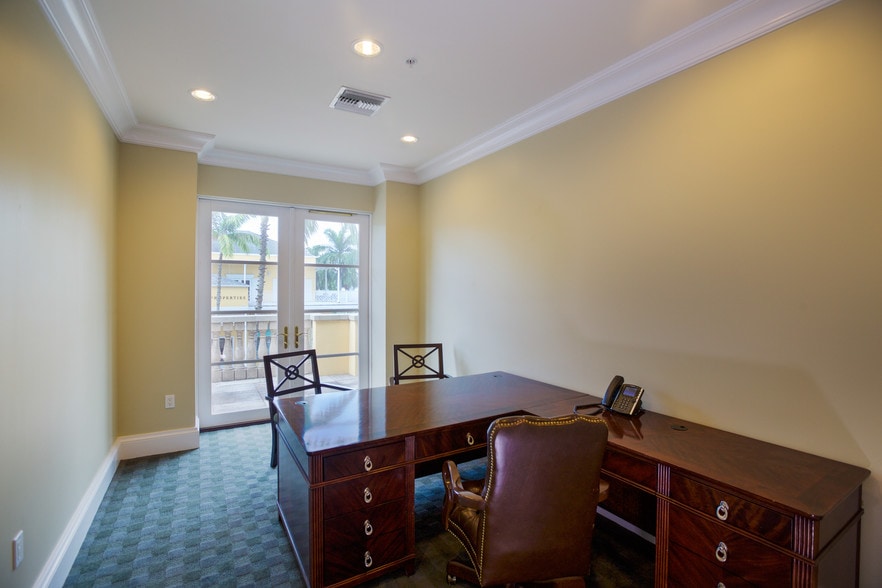 More Photos Of 780 5th Ave S, Naples Storefront Retail Office For Lease