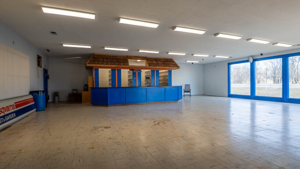 More Photos Of 105 E Couch St, Alton General Retail For Sale