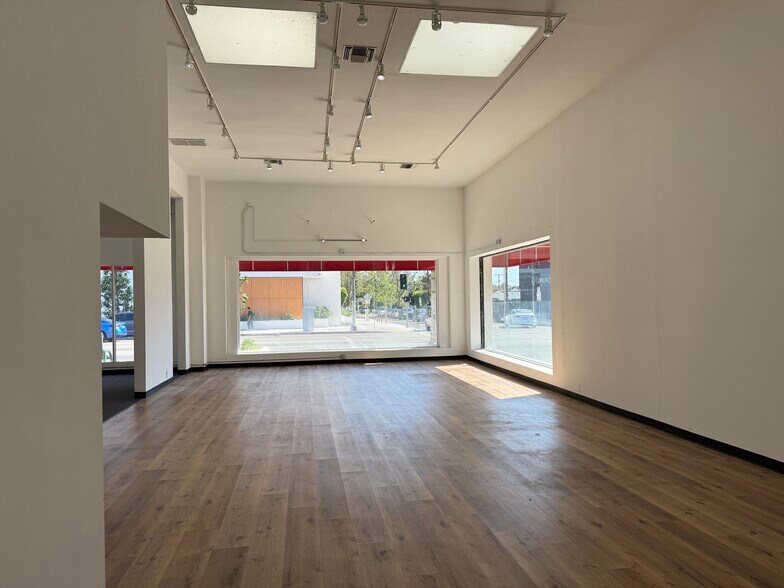 More Photos Of 8069 Beverly Blvd, Los Angeles Storefront Retail Office For Lease