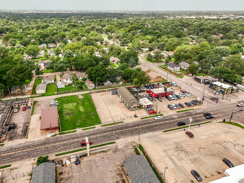 More Photos Of 2013 S Broadway St, Wichita Auto Dealership For Sale