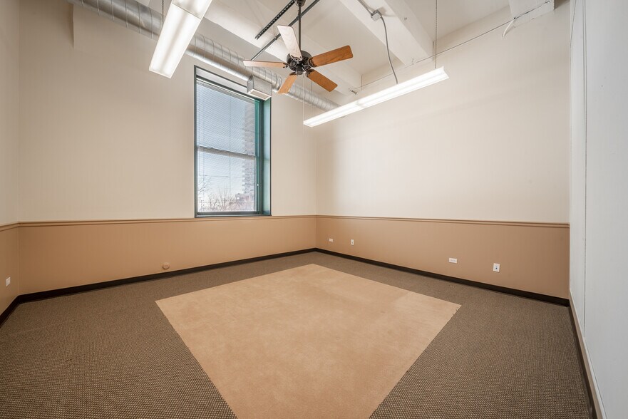 More Photos Of 1550 S Indiana Ave, Chicago Office Residential For Sale