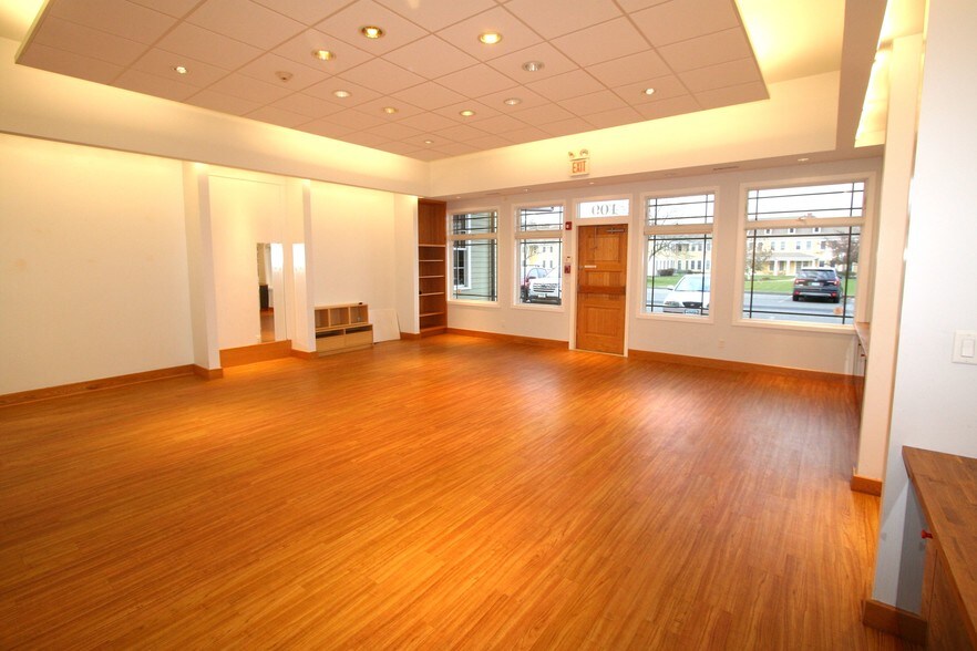 More Photos Of 245 Amity Rd, Woodbridge Storefront Retail Office For Lease