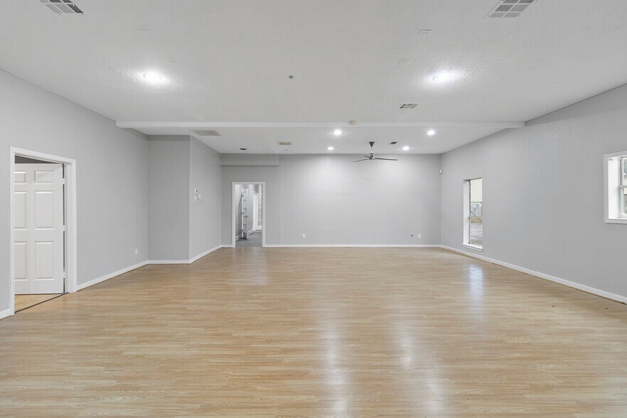 More Photos Of 7407 Fm-1488, Magnolia Medical For Lease