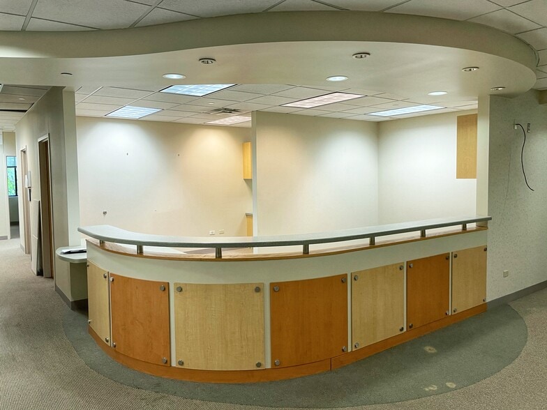 More Photos Of 9000 Waukegan Rd, Morton Grove Medical For Lease