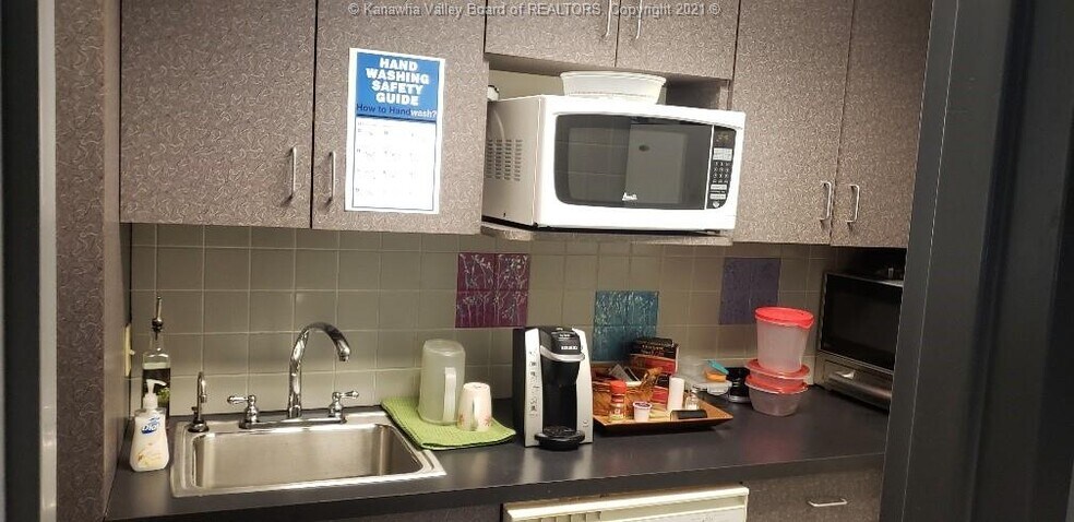 More Photos Of 109 Capitol St, Charleston Office Residential For Sale