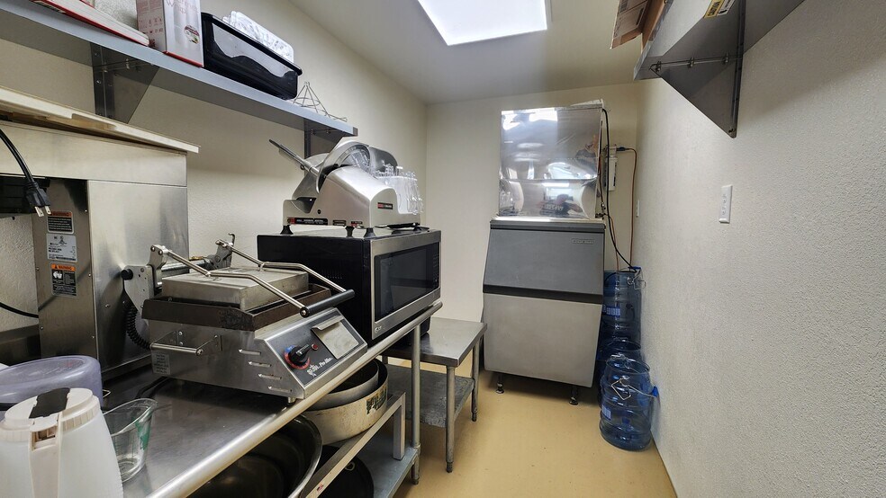 More Photos Of 204 S Coeur D Alene Ave, Harrison Restaurant For Sale