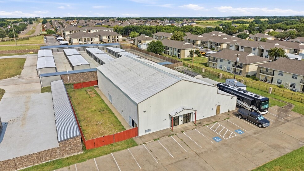 More Photos Of 920 S Heritage Pky, Sherman Specialty For Sale