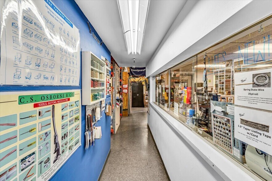 More Photos Of 1401 N Bailey Ln, Tucson Showroom For Sale