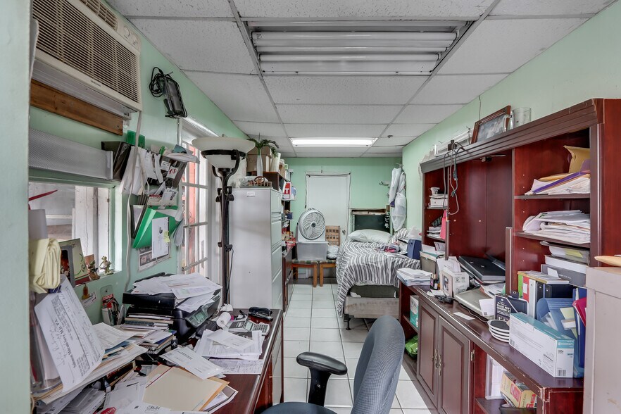 More Photos Of 6997 NW 50th St, Miami Warehouse For Lease