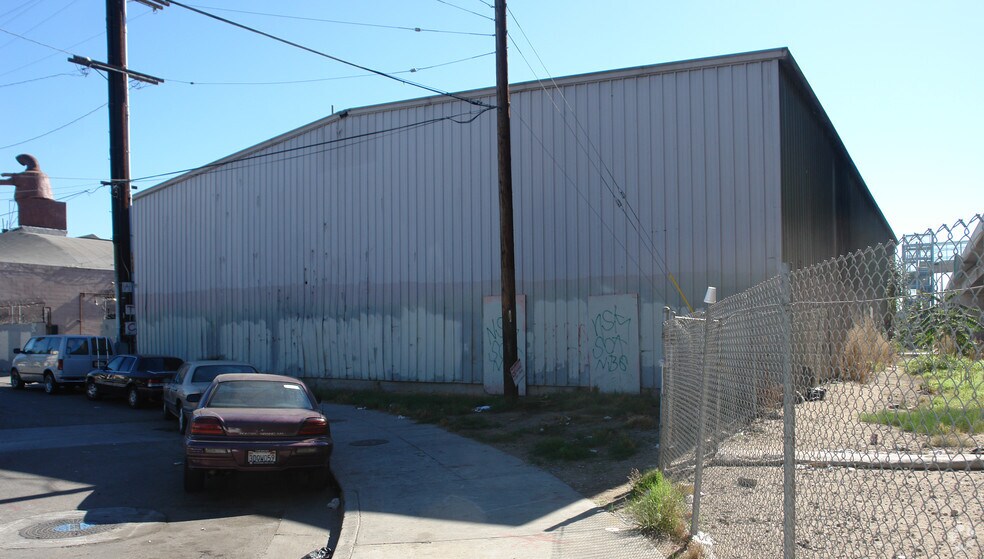 More Photos Of 326-330 W 58th St, Los Angeles Warehouse For Sale
