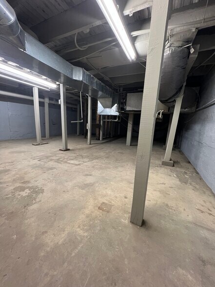 More Photos Of 212 S Broadway, Peru Specialty For Sale