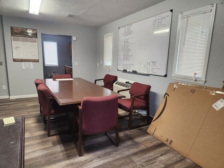 More Photos Of 1563 W Cherry St, Jesup Office For Sale
