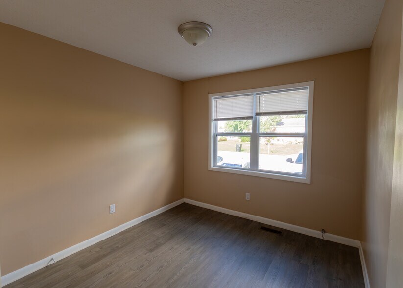 More Photos Of 105 Windy Cir, Franklin Multifamily For Sale