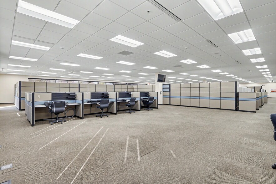 More Photos Of 2000 Heritage Way, Waverly Office For Sale