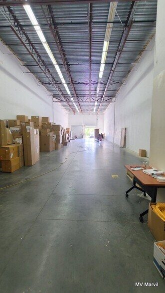 More Photos Of 6450 Kingspointe Pky, Orlando Light Distribution For Lease