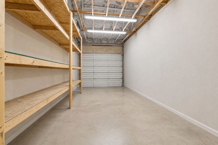 More Photos Of 4714 Shavano Oak, San Antonio Light Distribution For Lease