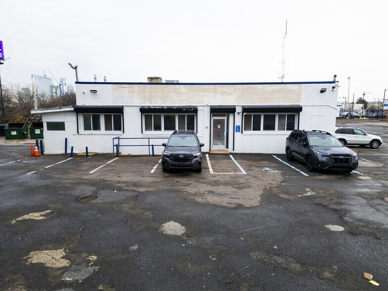 More Photos Of 3111 Grays Ferry Ave, Philadelphia Service For Sale