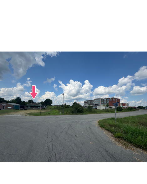 More Photos Of 818 Morton Ave, Bardstown Manufacturing For Sale