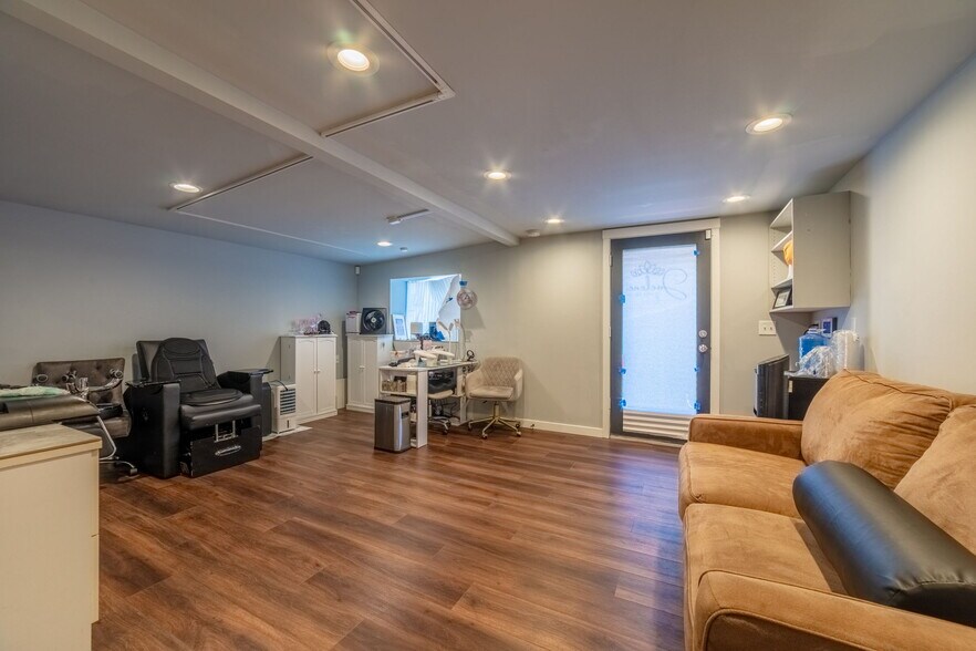 More Photos Of 1607 Dexter Ave N, Seattle Office For Lease