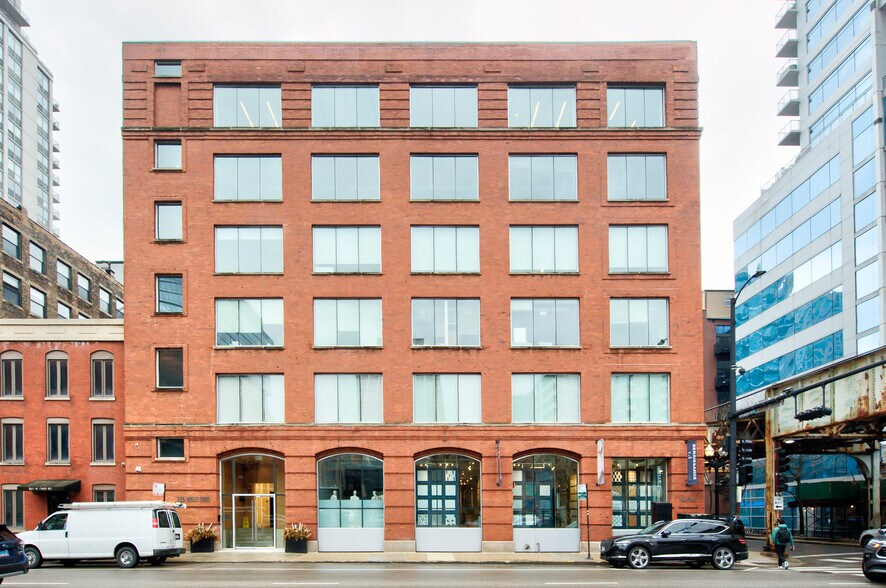 More Photos Of 225 W Ohio St, Chicago Office For Lease