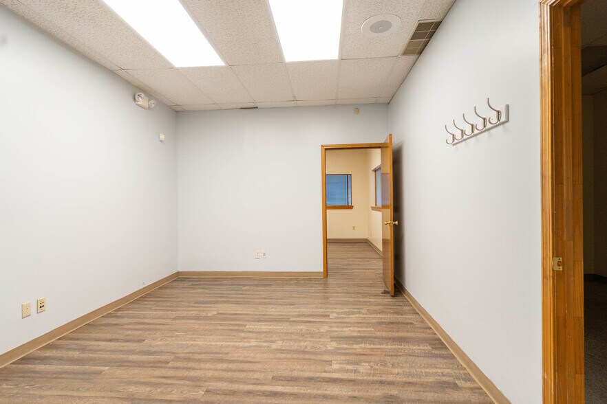 More Photos Of 11813 W 77th St, Lenexa Office For Sale