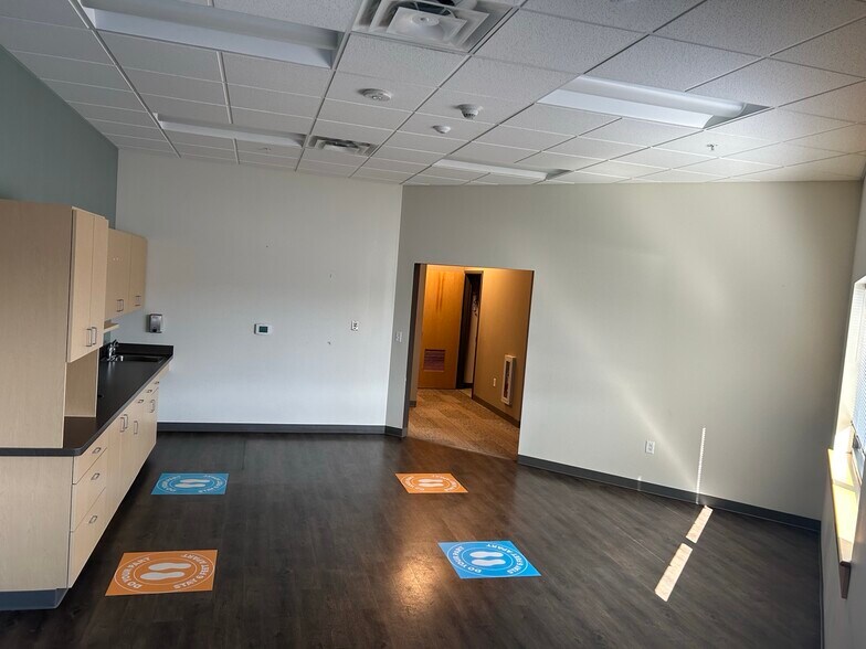 More Photos Of 30 Becker Rd, West Henrietta Showroom For Lease