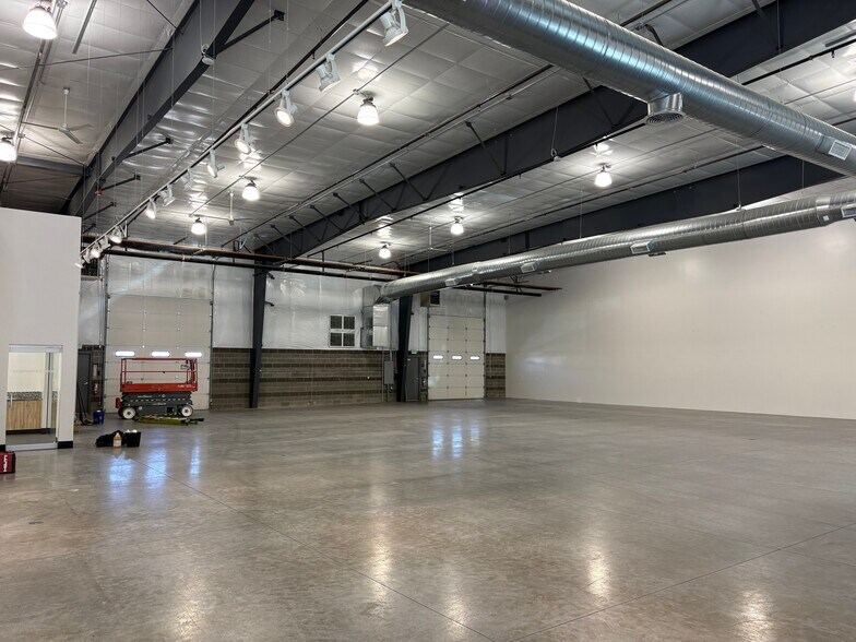 More Photos Of 1953-1977 Fowler St, Richland Service For Lease