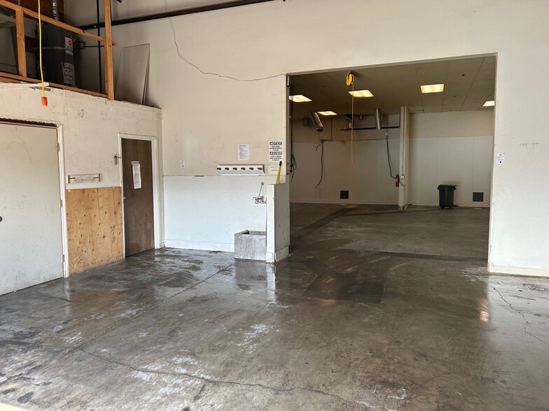 More Photos Of 7900-7994 Capwell Dr, Oakland Light Manufacturing For Sale