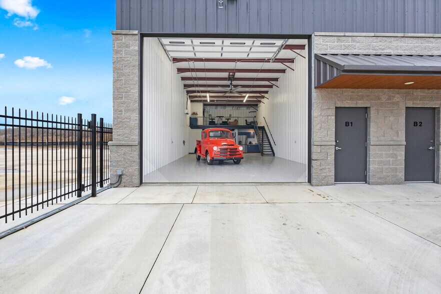 Primary Photo Of 16500 Broadway, Glenpool Parking Garage For Lease