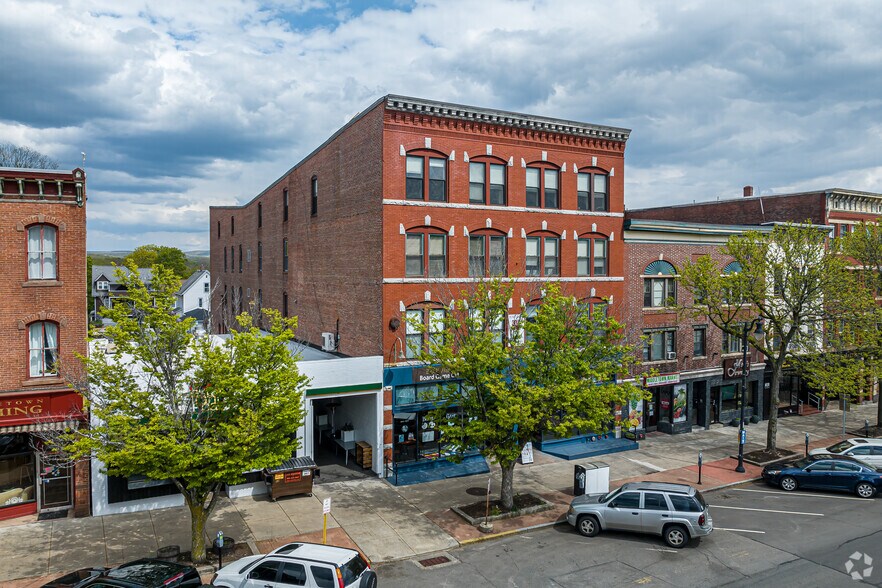 More Photos Of 484 Main St, Middletown Apartments For Lease