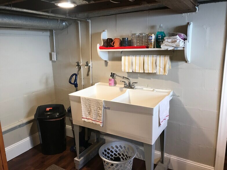 More Photos Of 11058 Shook Rd, Romulus Office Residential For Sale