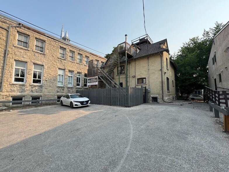 More Photos Of 111 Pulford St, Winnipeg Office For Sale