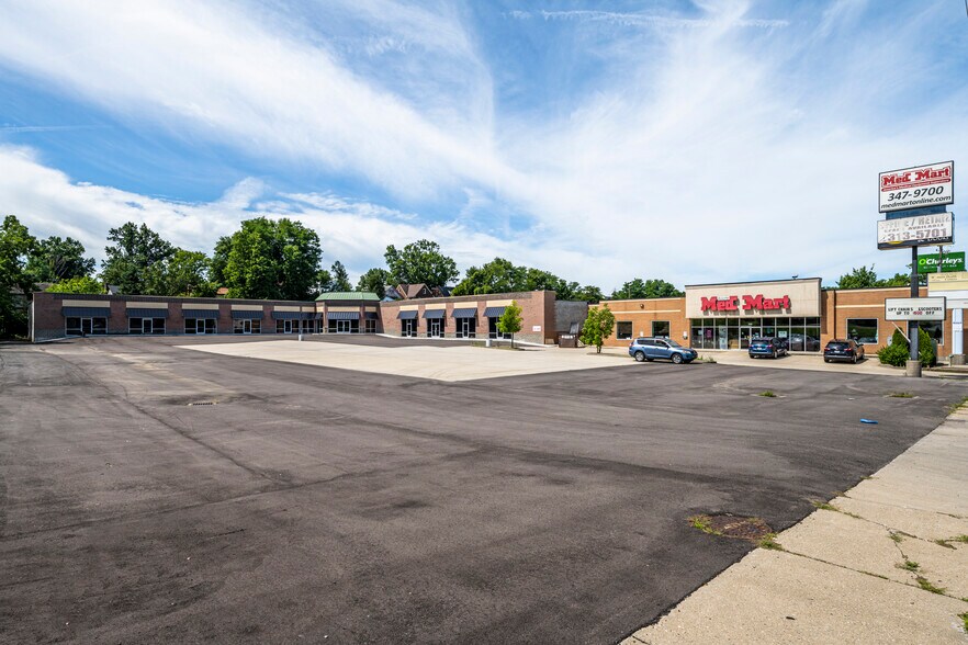 More Photos Of 5045 Crookshank Rd, Cincinnati Storefront For Lease