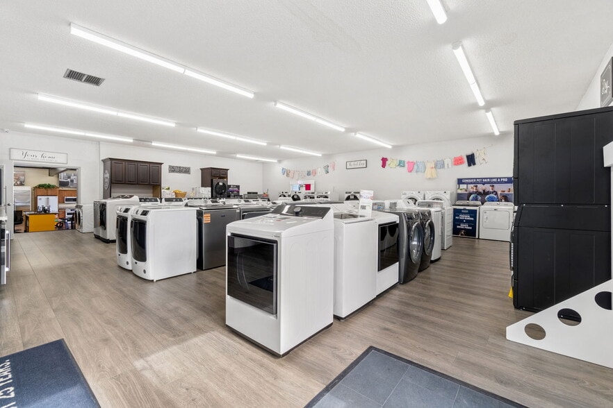 More Photos Of 341 Harris St, Eureka Storefront For Sale