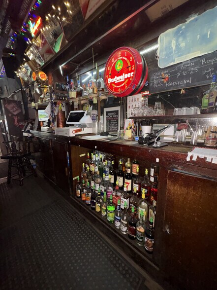 More Photos Of 119 S 1st St, Pleasant Hill Specialty For Sale
