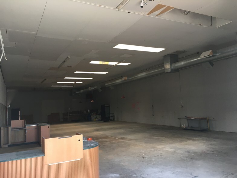 More Photos Of 214 Menaul Blvd NE, Albuquerque Freestanding For Lease