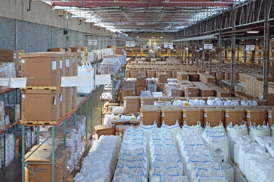 More Photos Of 1564 Firestone Pky, Akron Warehouse For Lease