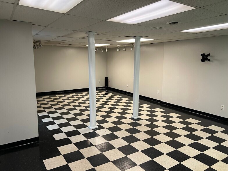 More Photos Of 8022 Old Alexandria Ferry Rd, Clinton Flex For Sale