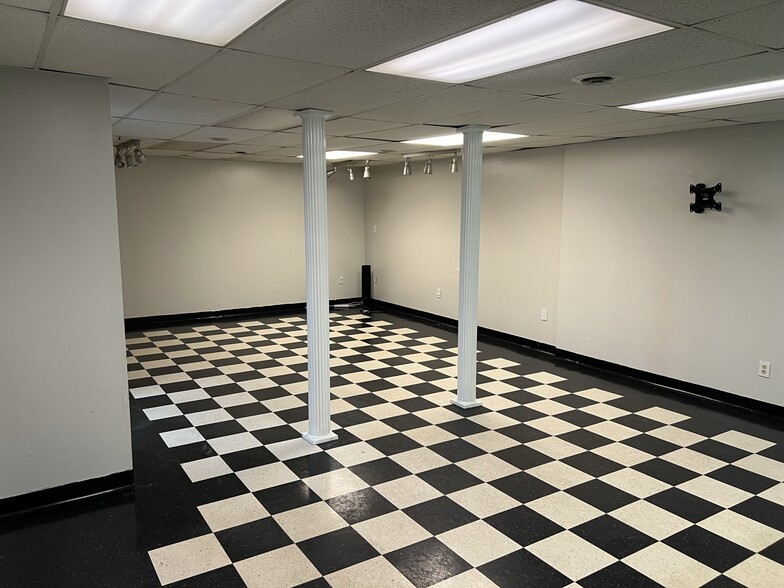 More Photos Of 8022 Old Alexandria Ferry Rd, Clinton Light Distribution For Sale