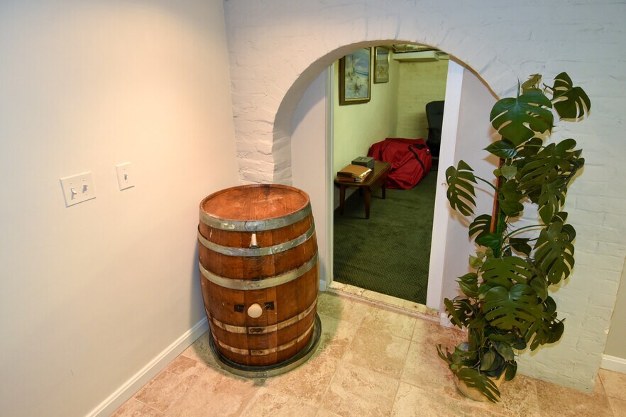 More Photos Of 109-111 S Fairfax St, Alexandria Office For Sale