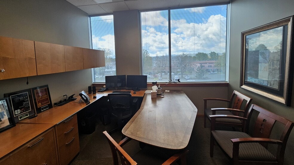 More Photos Of 1700 Hudson St, Longview Office For Lease