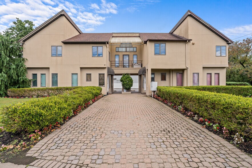 More Photos Of 4546 Hylan Blvd, Staten Island Medical For Sale