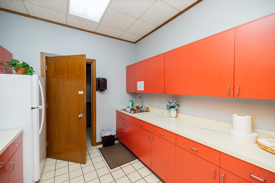 More Photos Of 1020 N Main St, Wichita Medical For Sale