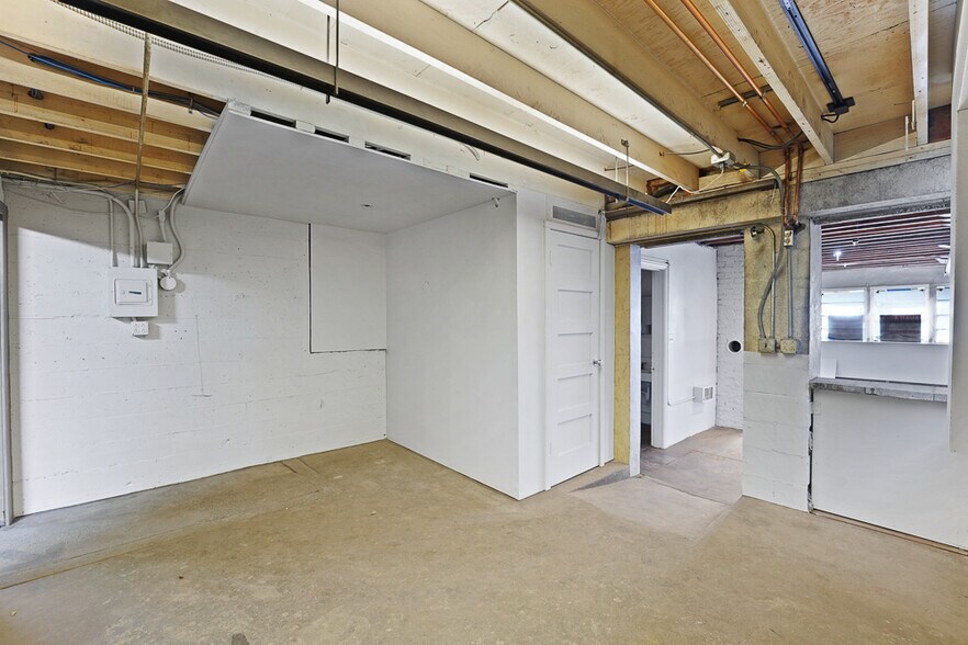 More Photos Of 6 Dravus St, Seattle Warehouse For Sale