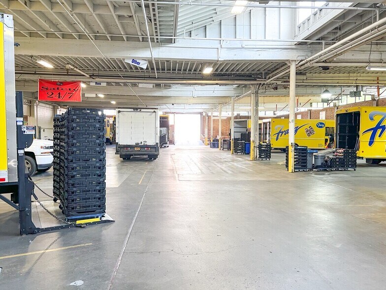 More Photos Of 1011 SE Oak St, Portland Industrial For Sale