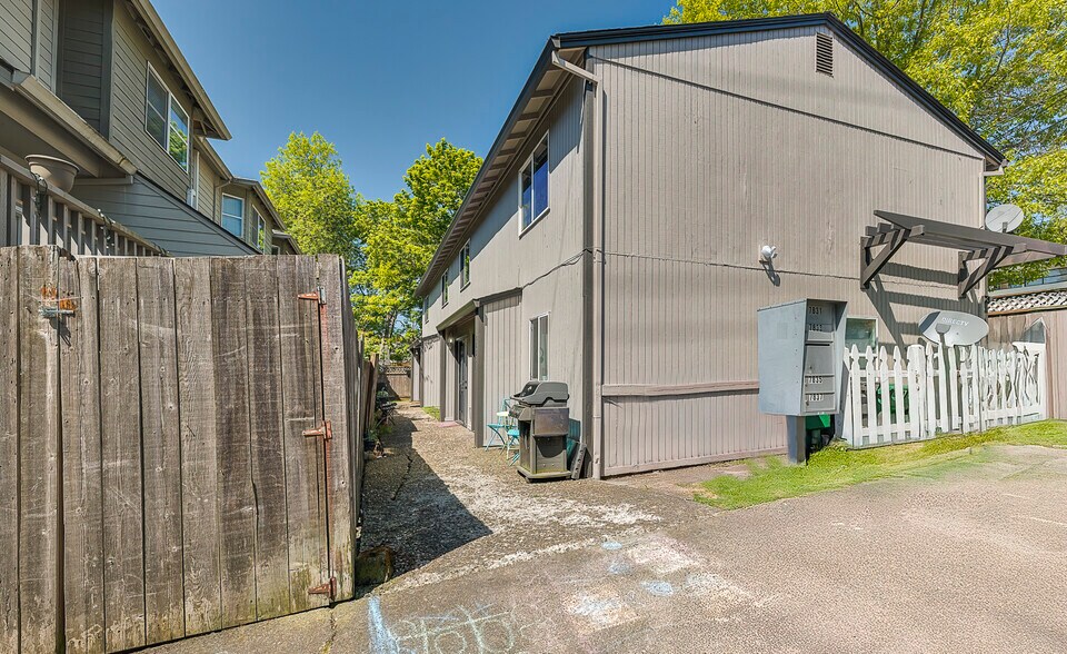More Photos Of 7831 SW 34th Ave, Portland Apartments For Sale