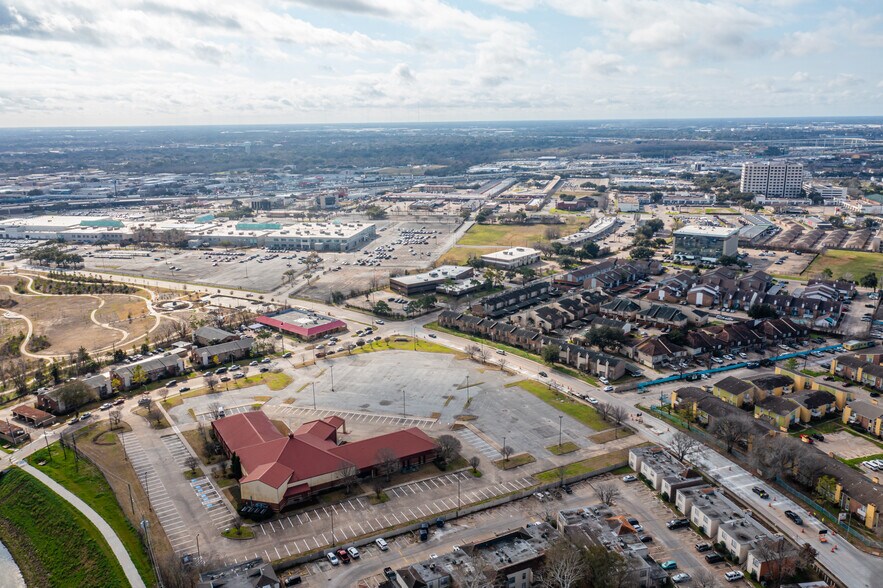 More Photos Of 9207 Country Creek Dr, Houston Office For Sale