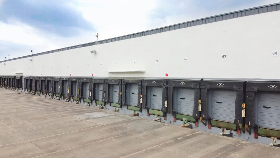 More Photos Of 3456 Meyers Rd, Memphis Distribution For Lease