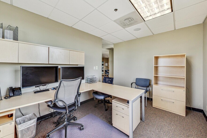 More Photos Of 10700 W Higgins Rd, Rosemont Loft Creative Space For Sale