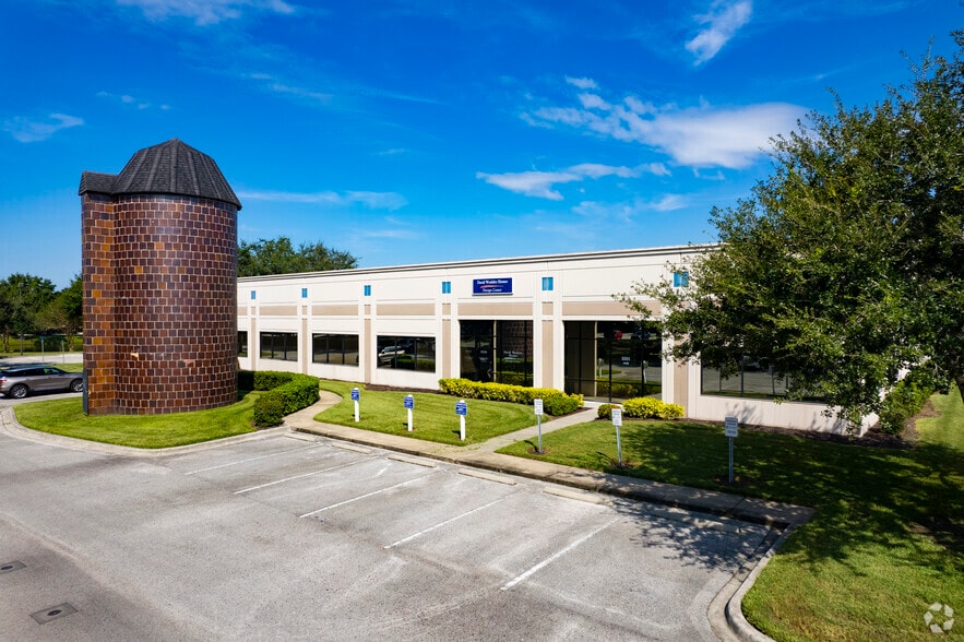 More Photos Of 8900-8934 Brittany Way, Tampa Unknown For Lease